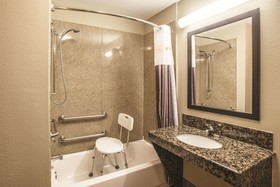 La Quinta Inn & Suites by Wyndham Hillsboro