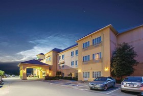 La Quinta Inn & Suites by Wyndham Hillsboro