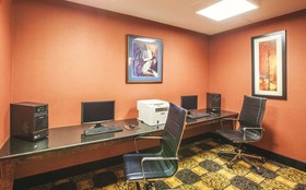 La Quinta Inn & Suites by Wyndham Hillsboro