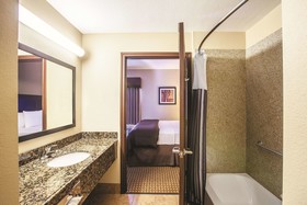 La Quinta Inn & Suites by Wyndham Hillsboro