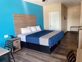 Scottish Inn & Suites