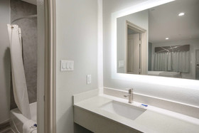 Americas Best Value Inn & Suites Northeast Houston I-610