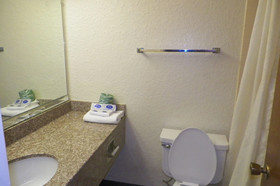 Amerihome Inn & Suites Houston Airport North