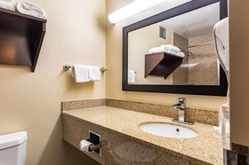 Red Roof Plus+ & Suites Houston – IAH Airport SW