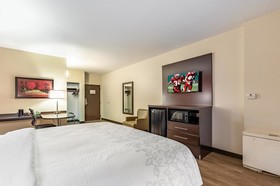 Red Roof Plus+ & Suites Houston – IAH Airport SW