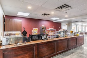Red Roof Plus+ & Suites Houston – IAH Airport SW