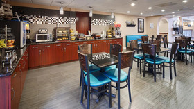 Days Inn & Suites by Wyndham Sam Houston Tollway