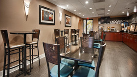 Days Inn & Suites by Wyndham Sam Houston Tollway