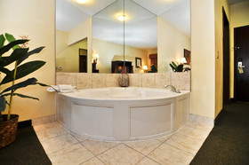 Days Inn & Suites by Wyndham Sam Houston Tollway