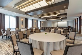 Cambria Hotel Houston Downtown Convention Center
