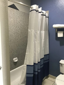 Camelot Inn & Suites
