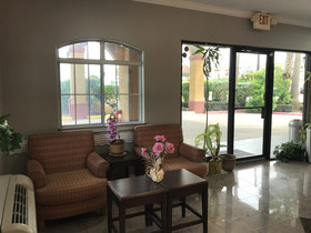 Camelot Inn & Suites