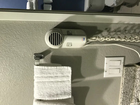 Camelot Inn & Suites