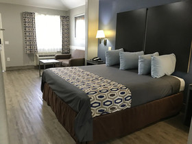 Camelot Inn & Suites