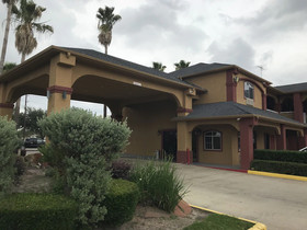 Camelot Inn & Suites
