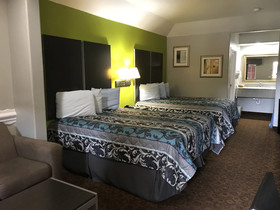 Camelot Inn & Suites