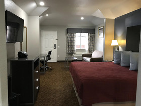 Camelot Inn & Suites