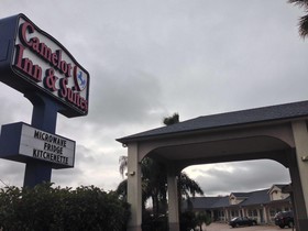 Camelot Inn & Suites