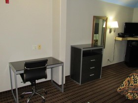 Camelot Inn & Suites
