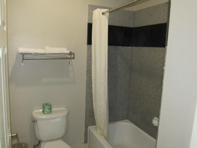 Camelot Inn & Suites