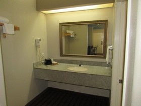 Camelot Inn & Suites