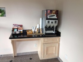 Camelot Inn & Suites