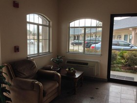 Camelot Inn & Suites