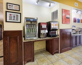 Days Inn & Suites by Wyndham Houston / West Energy Corridor