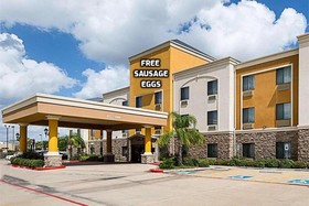 Days Inn & Suites by Wyndham Houston / West Energy Corridor
