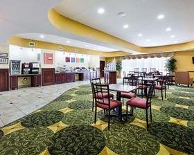 Days Inn & Suites by Wyndham Houston / West Energy Corridor