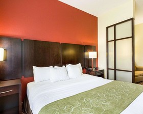 Days Inn & Suites by Wyndham Houston / West Energy Corridor