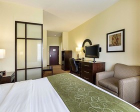 Days Inn & Suites by Wyndham Houston / West Energy Corridor