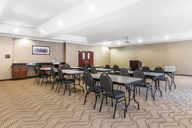 Comfort Suites Houston IAH Airport - Beltway 8