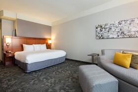 Courtyard by Marriott Houston by the Galleria