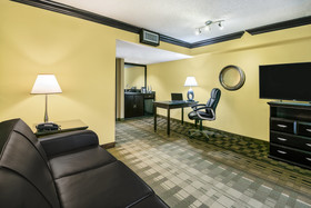 Crowne Plaza Suites Houston - Near Sugar Land