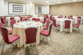Crowne Plaza Suites Houston - Near Sugar Land