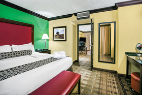 Crowne Plaza Suites Houston - Near Sugar Land