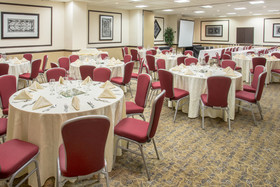 Crowne Plaza Suites Houston - Near Sugar Land