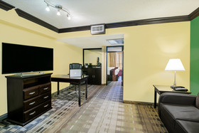Crowne Plaza Suites Houston - Near Sugar Land