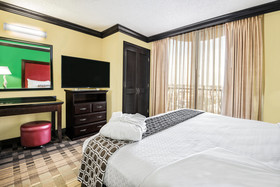 Crowne Plaza Suites Houston - Near Sugar Land