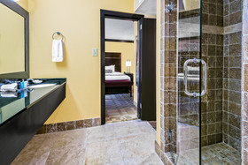Crowne Plaza Suites Houston - Near Sugar Land