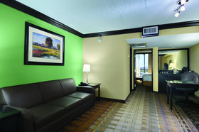 Crowne Plaza Suites Houston - Near Sugar Land