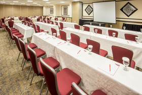Crowne Plaza Suites Houston - Near Sugar Land