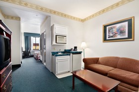 Days Inn & Suites by Wyndham Houston North/Aldine