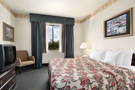 Days Inn & Suites by Wyndham Houston North/Aldine
