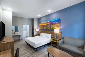 Days Inn & Suites by Wyndham Downtown/University of Houston