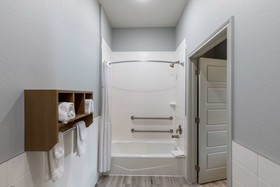 Days Inn & Suites by Wyndham Downtown/University of Houston