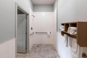 Days Inn & Suites by Wyndham Downtown/University of Houston