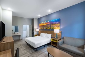 Days Inn & Suites by Wyndham Downtown/University of Houston