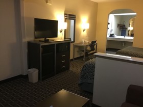 Days Inn & Suites by Wyndham Houston North/FM 1960